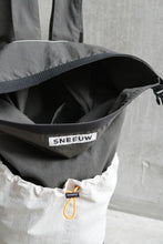 画像をギャラリービューアに読み込む, ロールトップバックパック_charcoal grey