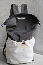 画像をギャラリービューアに読み込む, ロールトップバックパック_charcoal grey