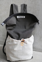 画像をギャラリービューアに読み込む, ロールトップバックパック_charcoal grey