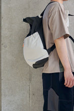 画像をギャラリービューアに読み込む, ロールトップバックパック_charcoal grey