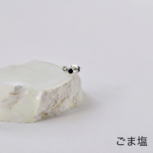 画像をギャラリービューアに読み込む, CHIZURU NAGAOKA _ 2colors_earring ごま塩 / ペッパー