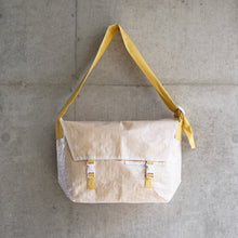 画像をギャラリービューアに読み込む, ビニールショルダーバッグ