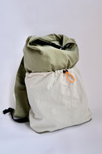 画像をギャラリービューアに読み込む, ロールトップバックパック_green
