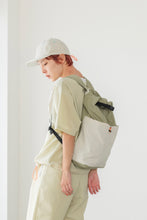 画像をギャラリービューアに読み込む, ロールトップバックパック_ivory
