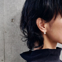 画像をギャラリービューアに読み込む, kuuma 　重なる雪のピアス/イヤリング
