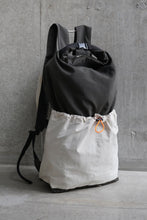 画像をギャラリービューアに読み込む, ロールトップバックパック_charcoal grey
