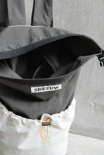画像をギャラリービューアに読み込む, ロールトップバックパック_charcoal grey
