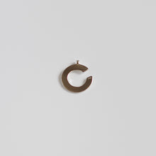 画像をギャラリービューアに読み込む, Tema'Baco'  Logo“C.”　イヤーカフ
