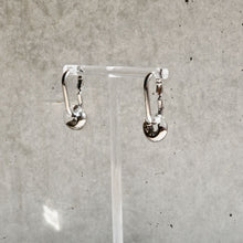 画像をギャラリービューアに読み込む, kuuma ［ring］ ゆらぐプラチナ彩ピアス・イヤリング
