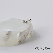 画像をギャラリービューアに読み込む, CHIZURU NAGAOKA _ 2colors_earring ごま塩 / ペッパー
