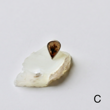 画像をギャラリービューアに読み込む, CHIZURU NAGAOKA _ DendriticAgate_earring_single
